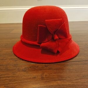 Market & Layne Designer Red Felt Hat  w side bow / band NWOT